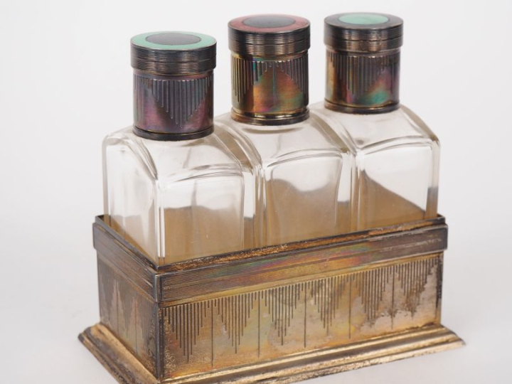 Nécessaire à parfum Art Déco en cristal et argent, comprenant trois fl
