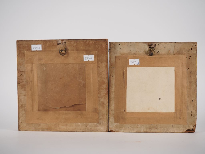 SARRETTE. Paire de miniatures dans des cadres en bois doré, signées et
