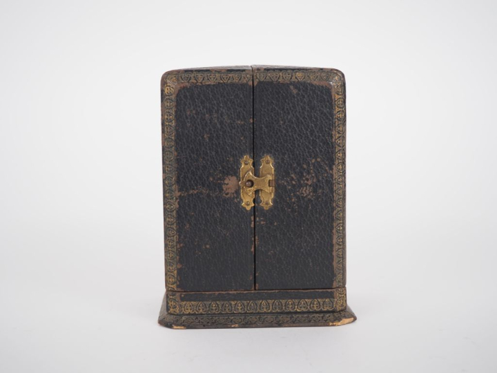 Pendulette de voyage fin XIXème - début XXème de style Louis XIV en br