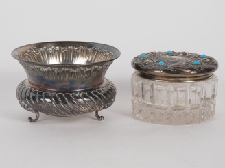 Vente aux enchères Vide-poche en argent 925 à décor de côtes torses, piètement tripode. P