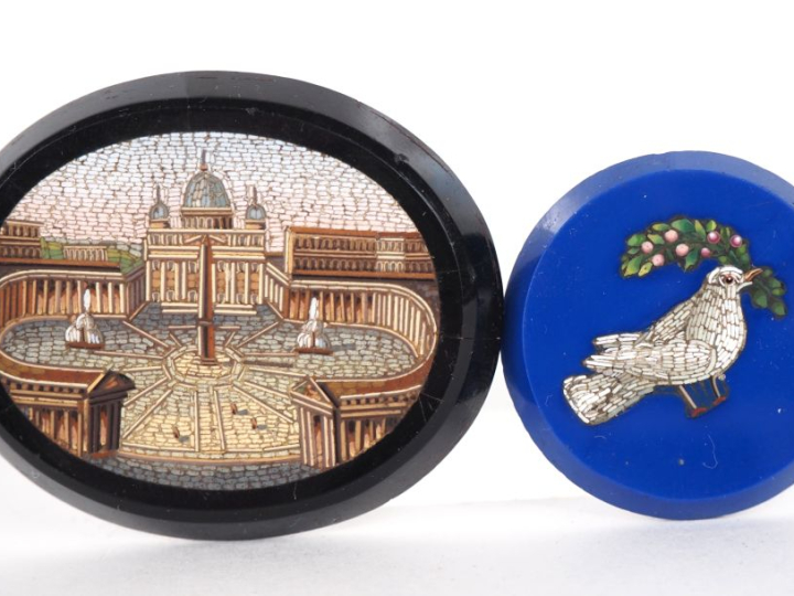 Deux plaques en verre et micromosaïque, "Place Saint Pierre à Rome" et