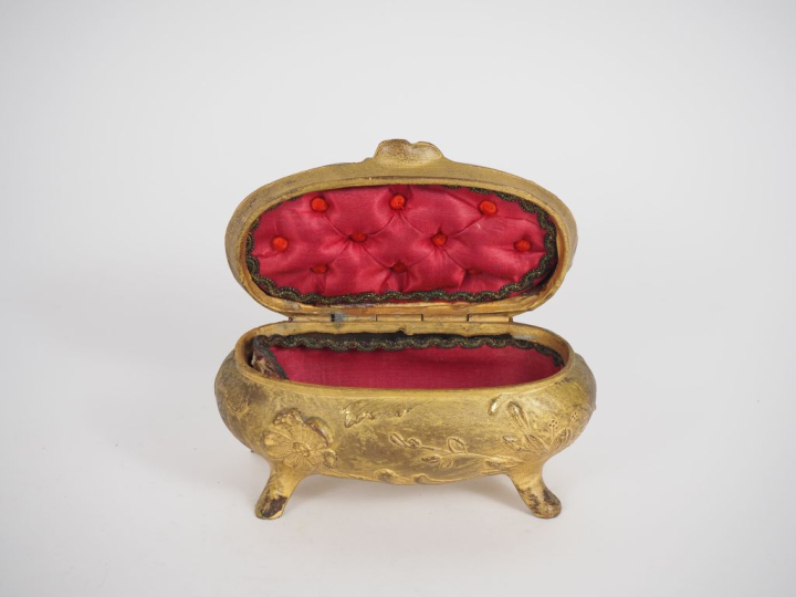 Boîte à bijoux de style Art Nouveau en bronze à décor de feuillages et