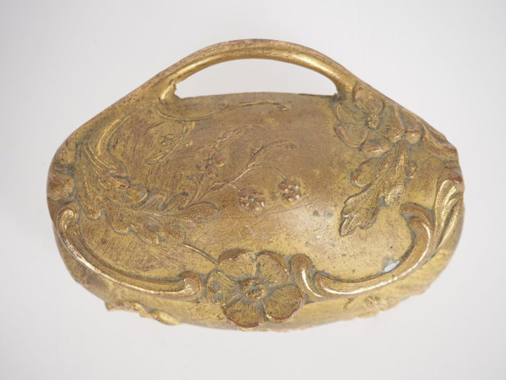 Boîte à bijoux de style Art Nouveau en bronze à décor de feuillages et