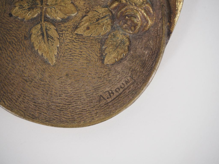 Boîte à bijoux de style Art Nouveau en bronze à décor de feuillages et