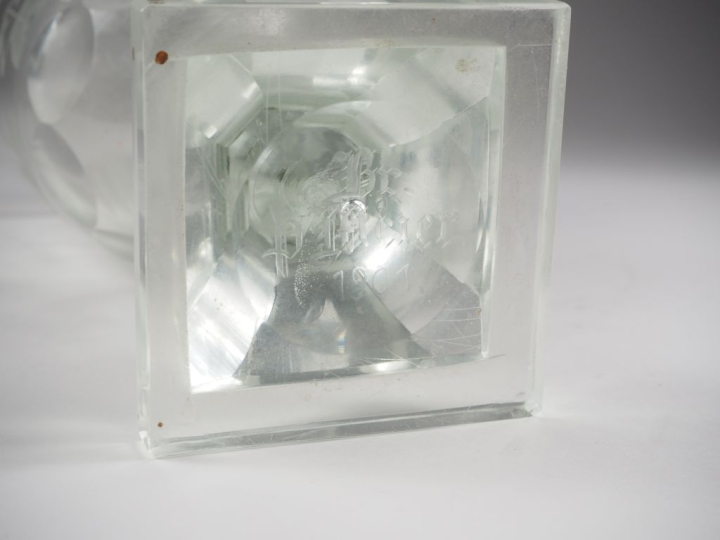 Coupe maçonnique en cristal taillé à décor gravé de temples et de symb