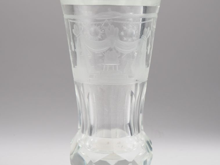 Verre maçonnique en cristal taillé à décor gravé de symboles maçonniqu