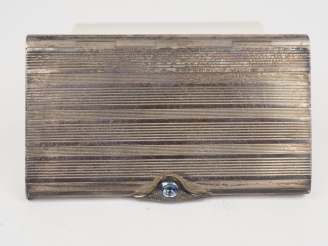 Vente aux enchères KENDALL, 17 rue de la paix à Paris. Etui à cigarettes Art Déco en arge