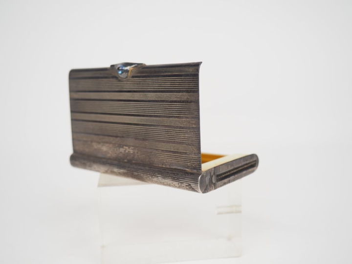 KENDALL, 17 rue de la paix à Paris. Etui à cigarettes Art Déco en arge