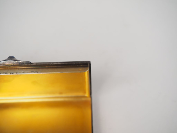 KENDALL, 17 rue de la paix à Paris. Etui à cigarettes Art Déco en arge