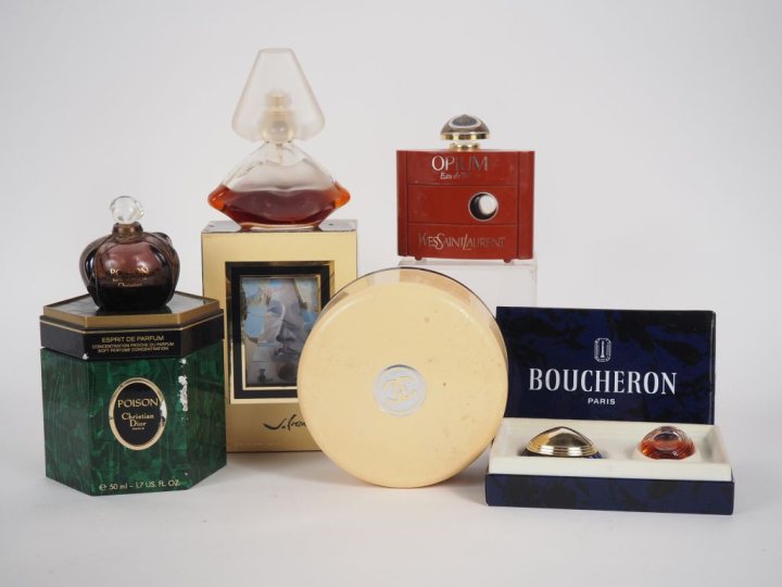 Ensemble de flacons de parfums comprenant :  - Parfum de toilette Salv