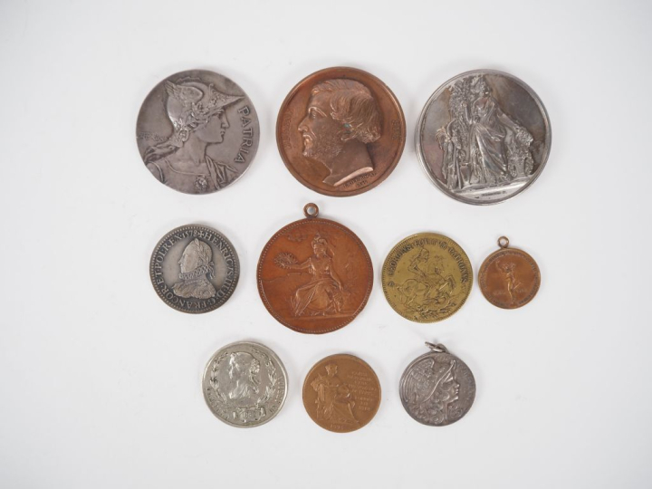 Dix différentes médailles en bronze ou métal argenté d'après Pingret, 