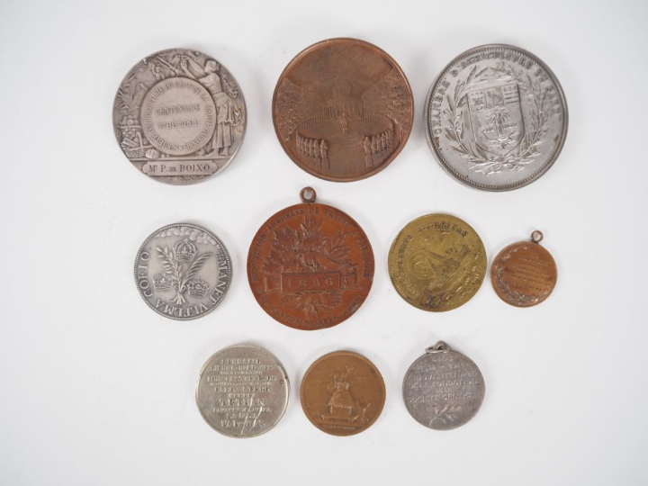 Dix différentes médailles en bronze ou métal argenté d'après Pingret, 
