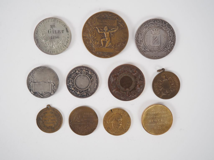 Dix différentes médailles en bronze et métal argenté ou doré d'après D