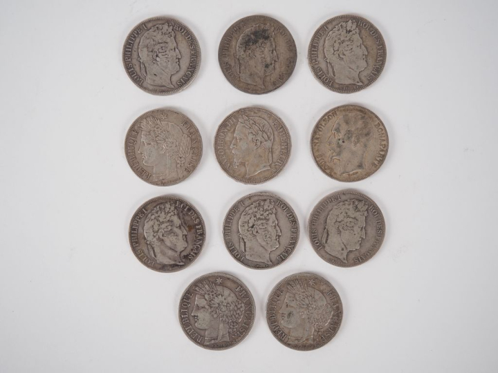11 écus Français en argent 1831 à 1838. Poids. 271 g.