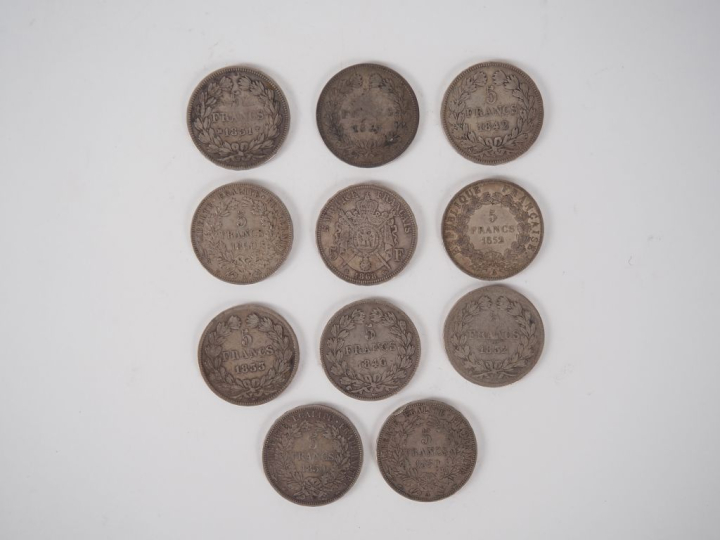 11 écus Français en argent 1831 à 1838. Poids. 271 g.