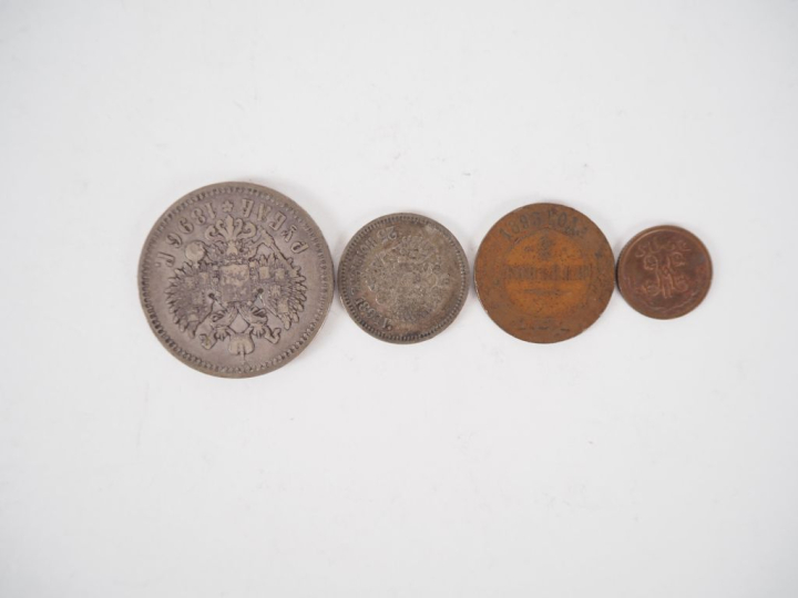 Quatre différentes monnaies Russe.