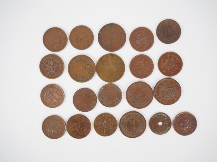 21 différentes pièces de monnaies extrême-orient en cuivre. Diam. De 2