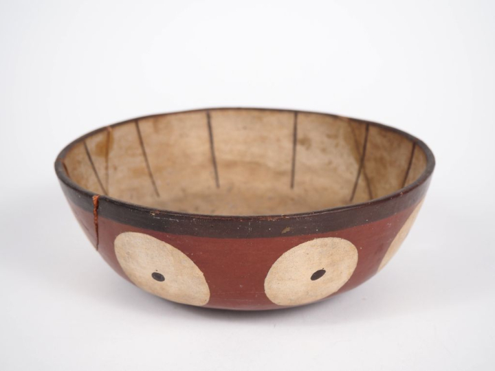 PEROU, culture Nazca, v. 200-600 apr. J.-C. Bol orné d’une frise de tê