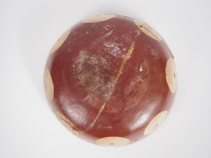 PEROU, culture Nazca, v. 200-600 apr. J.-C. Bol orné d’une frise de tê