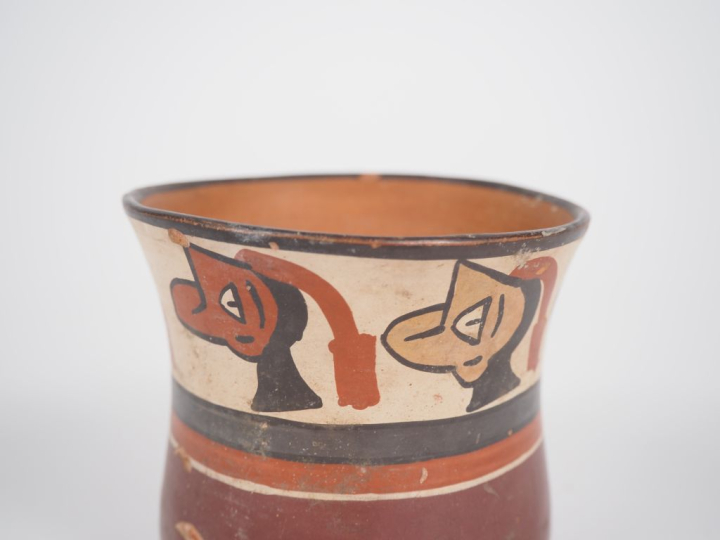 PEROU, culture Nazca, v. 200-600 apr. J.-C. Bol orné d’une frise de tê