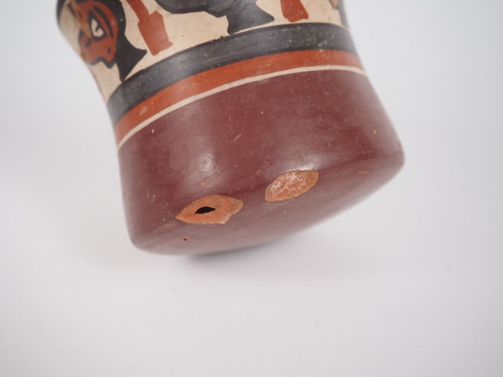 PEROU, culture Nazca, v. 200-600 apr. J.-C. Bol orné d’une frise de tê