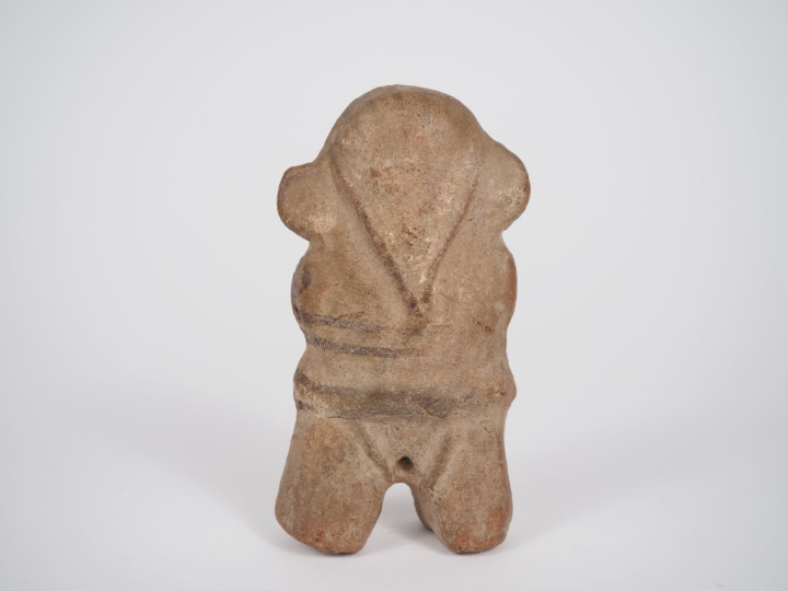 PEROU. Deux céramiques précolombiennes décorées de reliefs et de motif