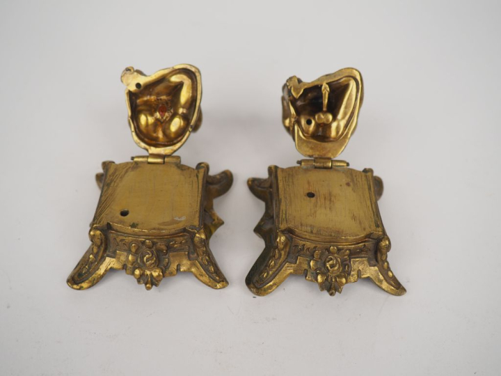Paire de sujets en bronze extrême-orient, "divinités érotiques". H. 8 