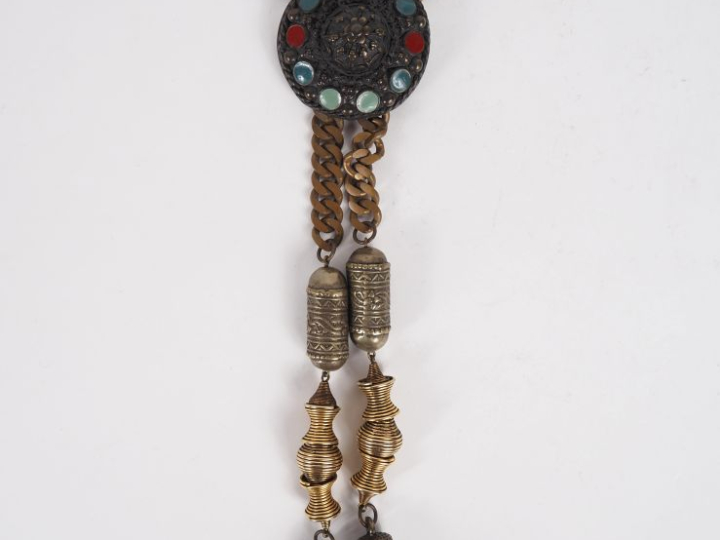 Jean Paul GAULTIER. Collier de style ethnique. (Fermoir cassé).