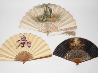 Vente aux enchères Eventail 1900 en nacre et soie à d'une composition d'après Sauronet, 1