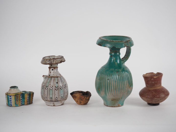 2 verseuses à huile marocaines en terre vernissée verte et faïence pol