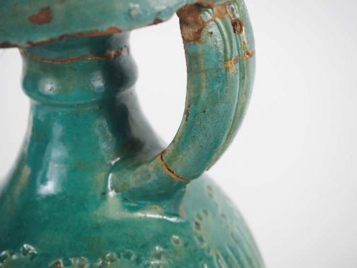 2 verseuses à huile marocaines en terre vernissée verte et faïence pol