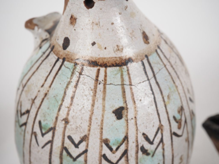 2 verseuses à huile marocaines en terre vernissée verte et faïence pol