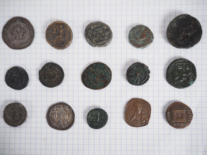 Ensemble de pièces de monnaies antiques ou d'après l'antique.