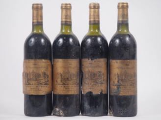 Vente aux enchères 4 BOUTEILLES CHÂTEAU D'ISSAN GCC MARGAUX - 1982 - 1 BG/1 HEP/1 MEP/EA