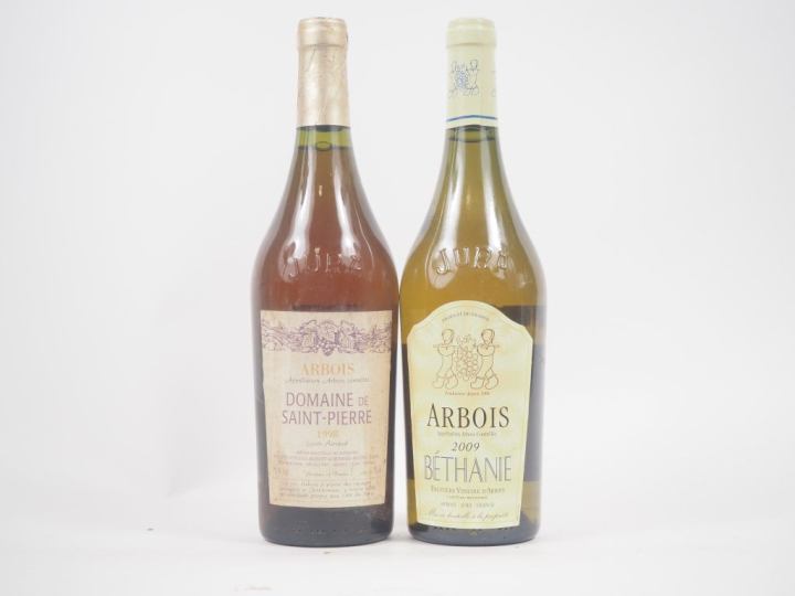 2 BOUTEILLES JURA : 1 DOMAINE DE SAINT PIERRE - 1998 / 1 BÉTHANIE - 20