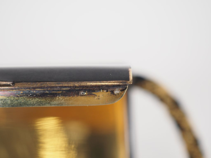 Etui à cigarettes Art Déco en vermeil et métal laqué noire, bouton pou