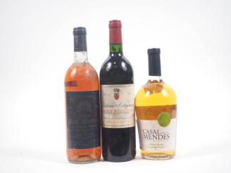 Vente aux enchères 3 BOUTEILLES : 1 CHÂTEAU HAUT MOULEYRE 1re CÔTES DE BORDEAUX - 1984 - 