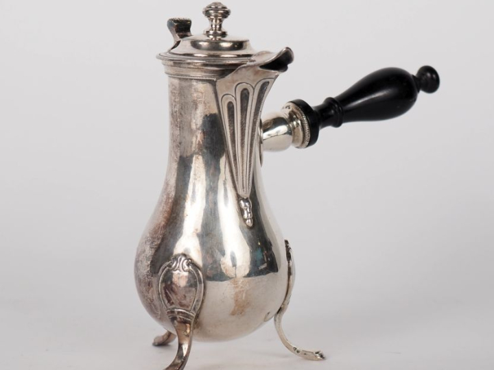 Verseuse égoïste tripode en argent XVIIIème, manche ébène Poids : 134 