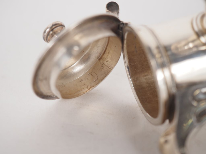 Verseuse égoïste tripode en argent XVIIIème, manche ébène Poids : 134 