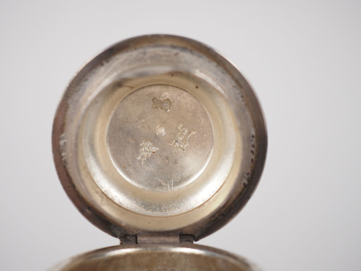 Verseuse égoïste tripode en argent XVIIIème, manche ébène Poids : 134 