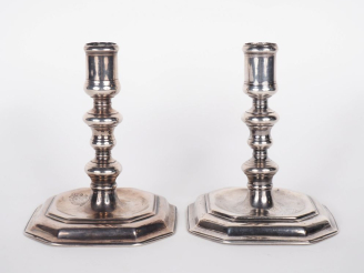 Vente aux enchères Paire de flambeaux XVIIIème en argent Montpellier 1691-1692 MO : Jean 