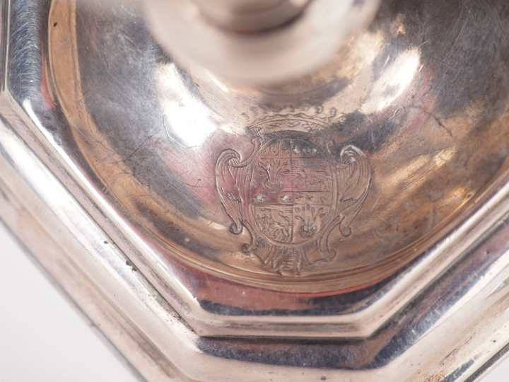 Paire de flambeaux XVIIIème en argent Montpellier 1691-1692 MO : Jean 
