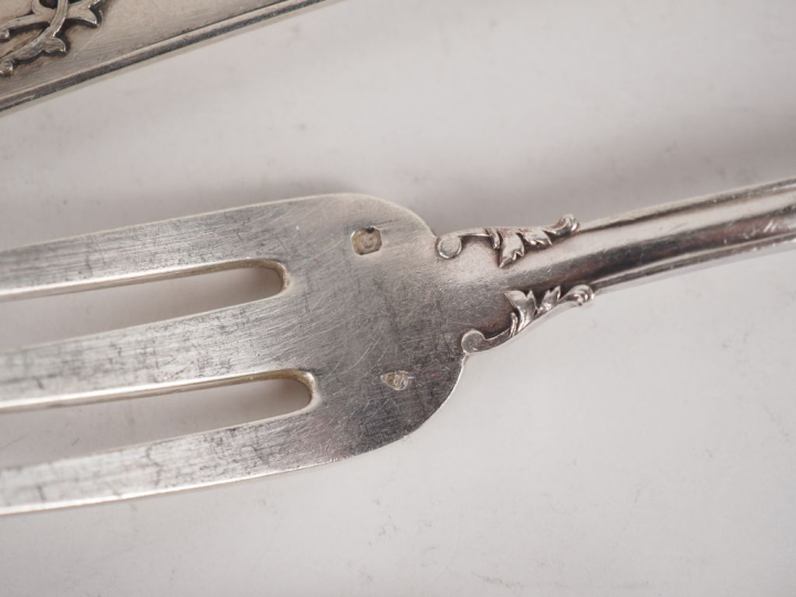 PUIFORCAT.  Ménagère modèle "Fer de Lance" en argent 925, poinçon Mine