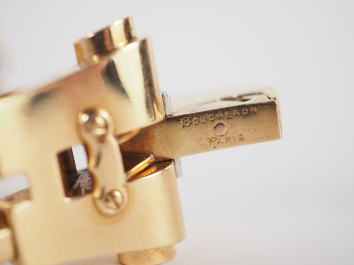 BOUCHERON, Paris Bracelet tank en platine et or jaune 750, composé d'u