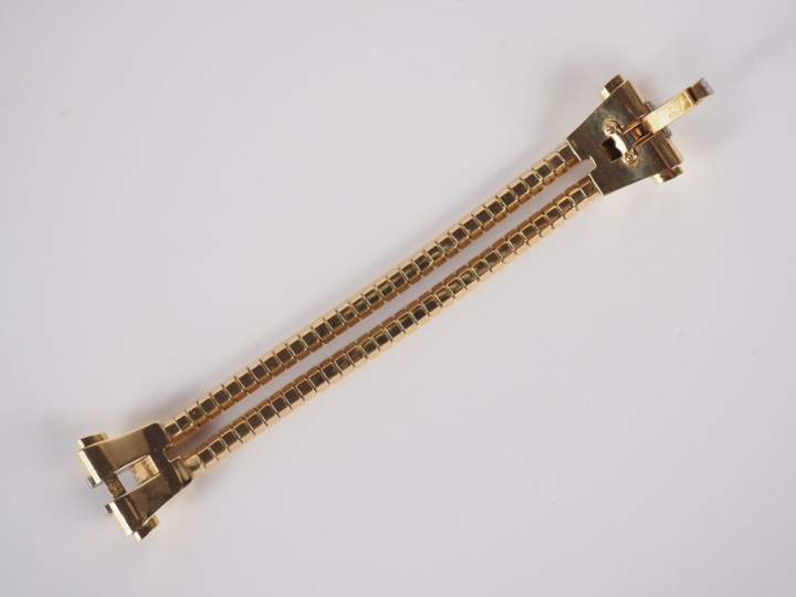 BOUCHERON, Paris Bracelet tank en platine et or jaune 750, composé d'u