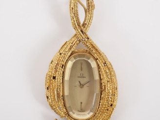 Vente aux enchères OMEGA / Andrew GRIMA Pendentif mouvementé en or jaune 750 en forme de 