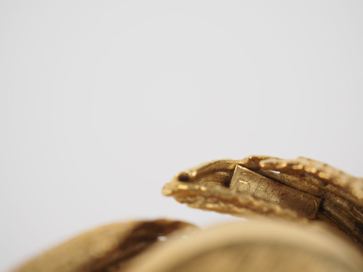 OMEGA / Andrew GRIMA Pendentif mouvementé en or jaune 750 en forme de 