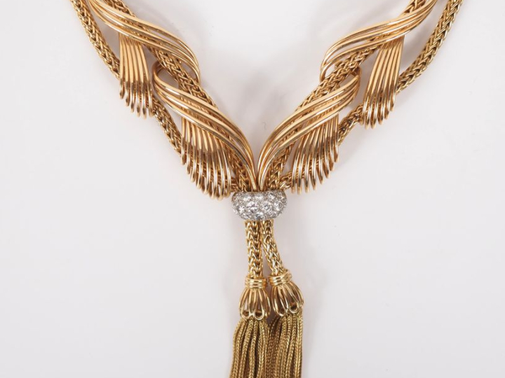 Collier draperie en platine et or jaune 750.  Double brins, maille ron