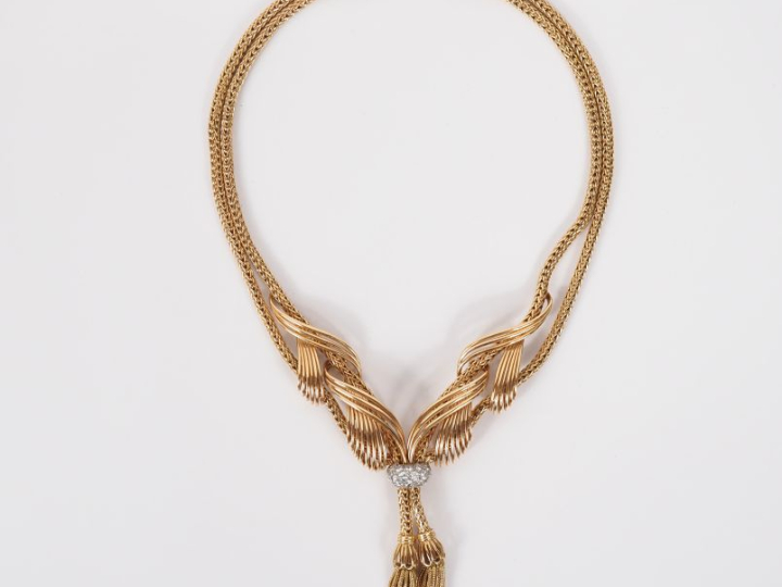 Collier draperie en platine et or jaune 750.  Double brins, maille ron