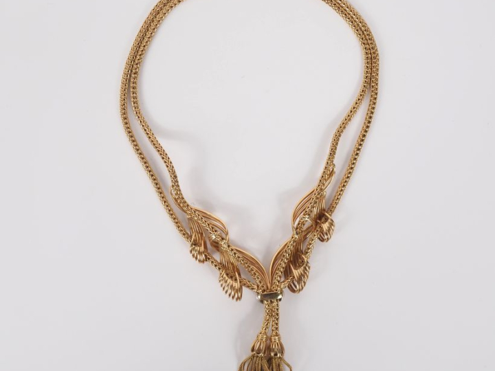 Collier draperie en platine et or jaune 750.  Double brins, maille ron
